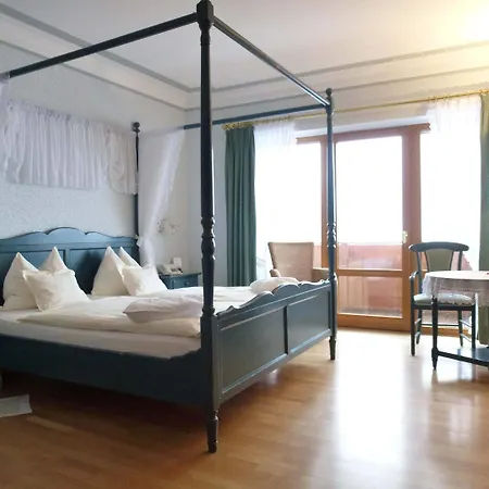 施奈霍夫兰德豪斯酒店 酒店 阿德瑙